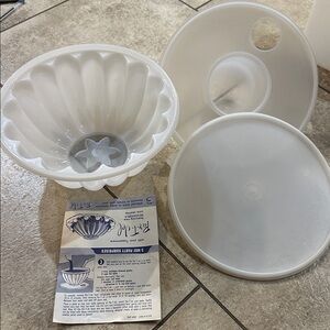 Brand new vintage Tupperware jello mold. Par-T-Jel